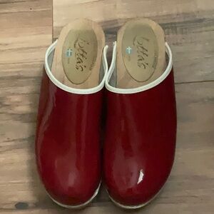 Red Clogs
